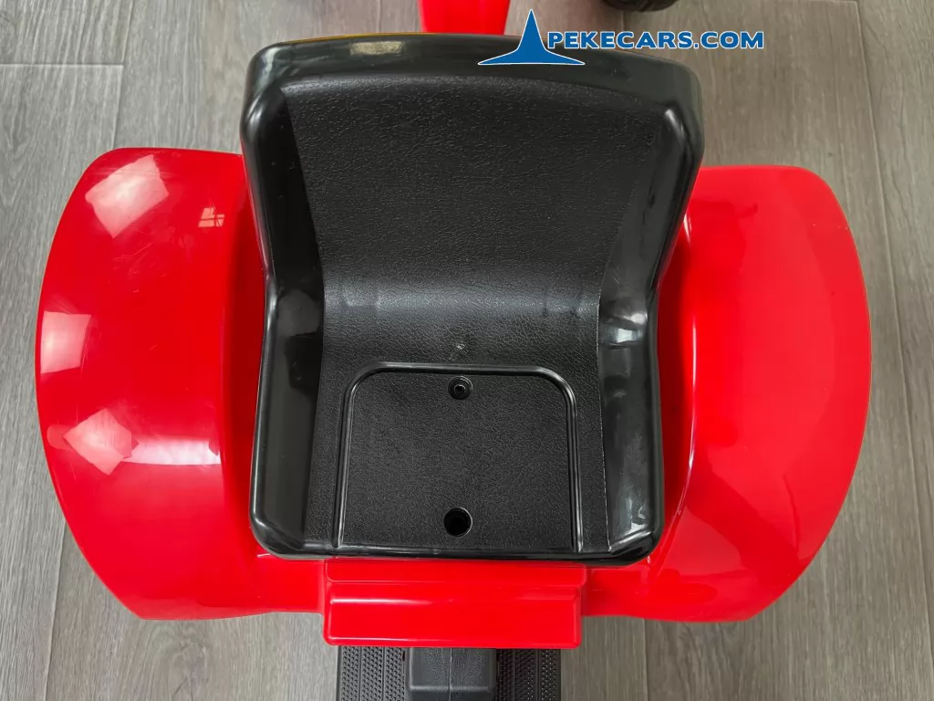 TRACTOR A PEDALES CON REMOLQUE ROJO - Imagen 13