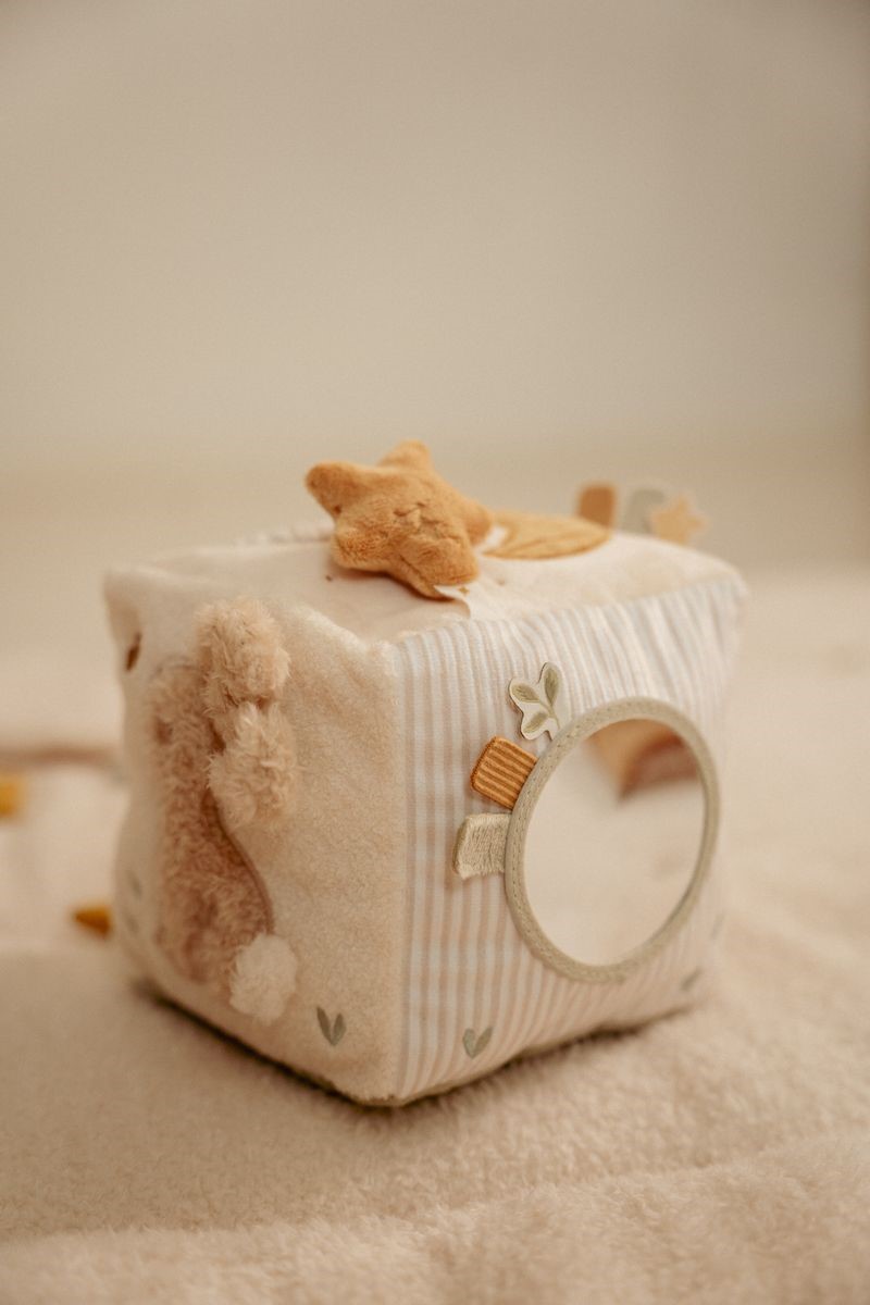 CUBO BLANDITO ACTIVIDADES NEWBORN NATURALS LITTLE DUTCH - Imagen 4