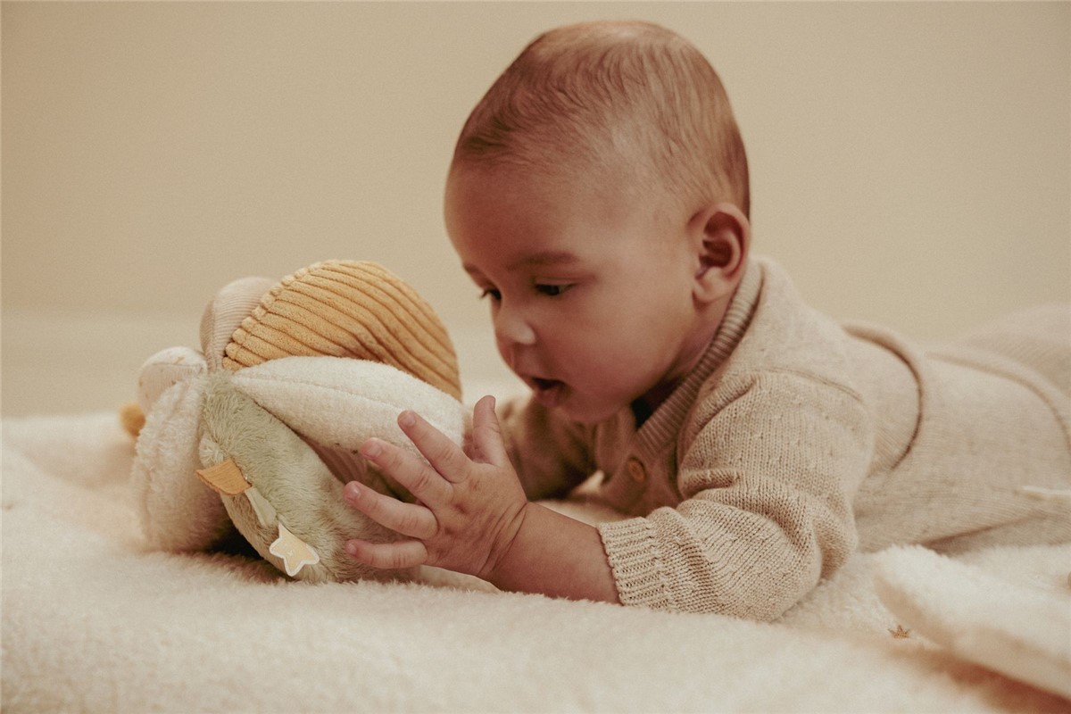 PELOTA MONTESSORI NEWBORN NATURALS LITTLE DUTCH - Imagen 6