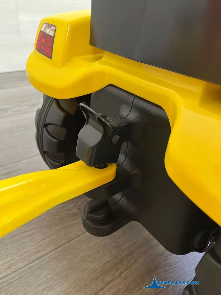 TRACTOR A PEDALES CON REMOLQUE AMARILLO - Imagen 5