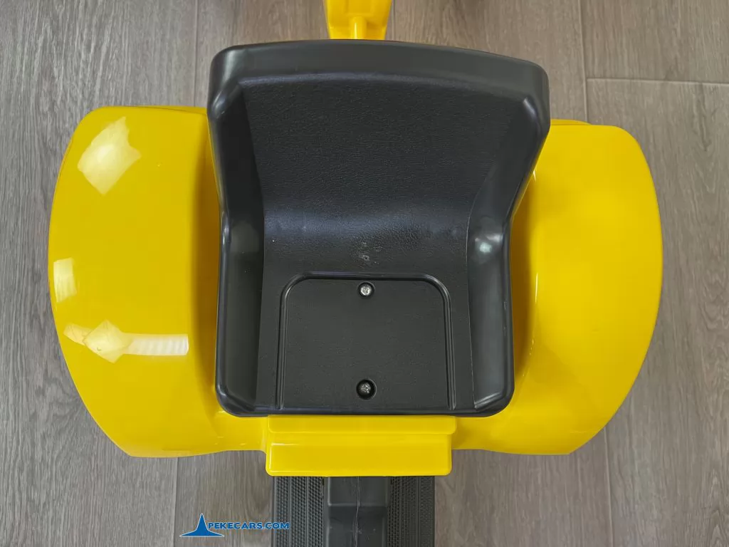TRACTOR A PEDALES CON REMOLQUE AMARILLO - Imagen 4