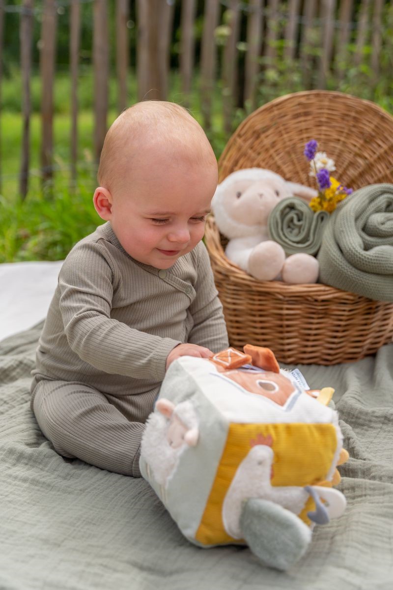CUBO BLANDITO DE ACTIVIDADES PEQUEÑA GRANJA LITTLE DUTCH - Imagen 5