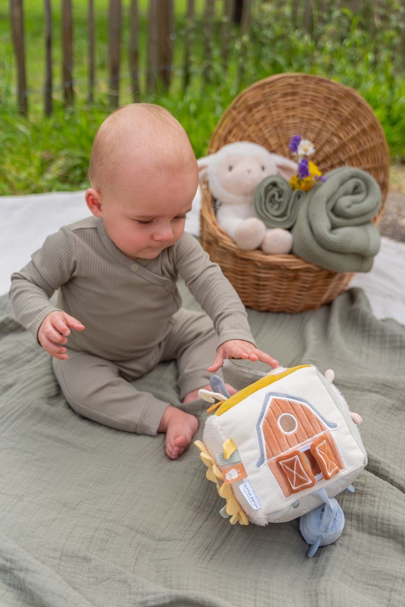 CUBO BLANDITO DE ACTIVIDADES PEQUEÑA GRANJA LITTLE DUTCH - Imagen 4