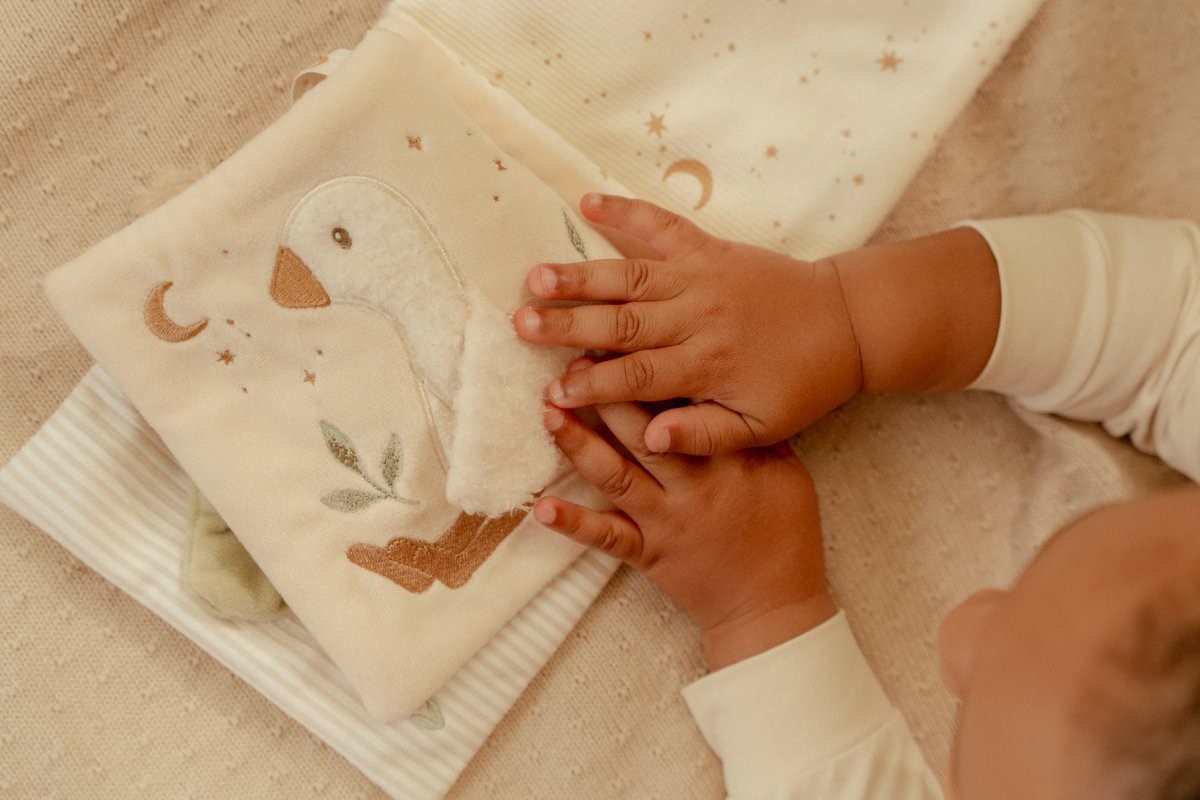 LIBRO BLANDITO ACTIVIDADES NEWBORN NATURAL - Imagen 5