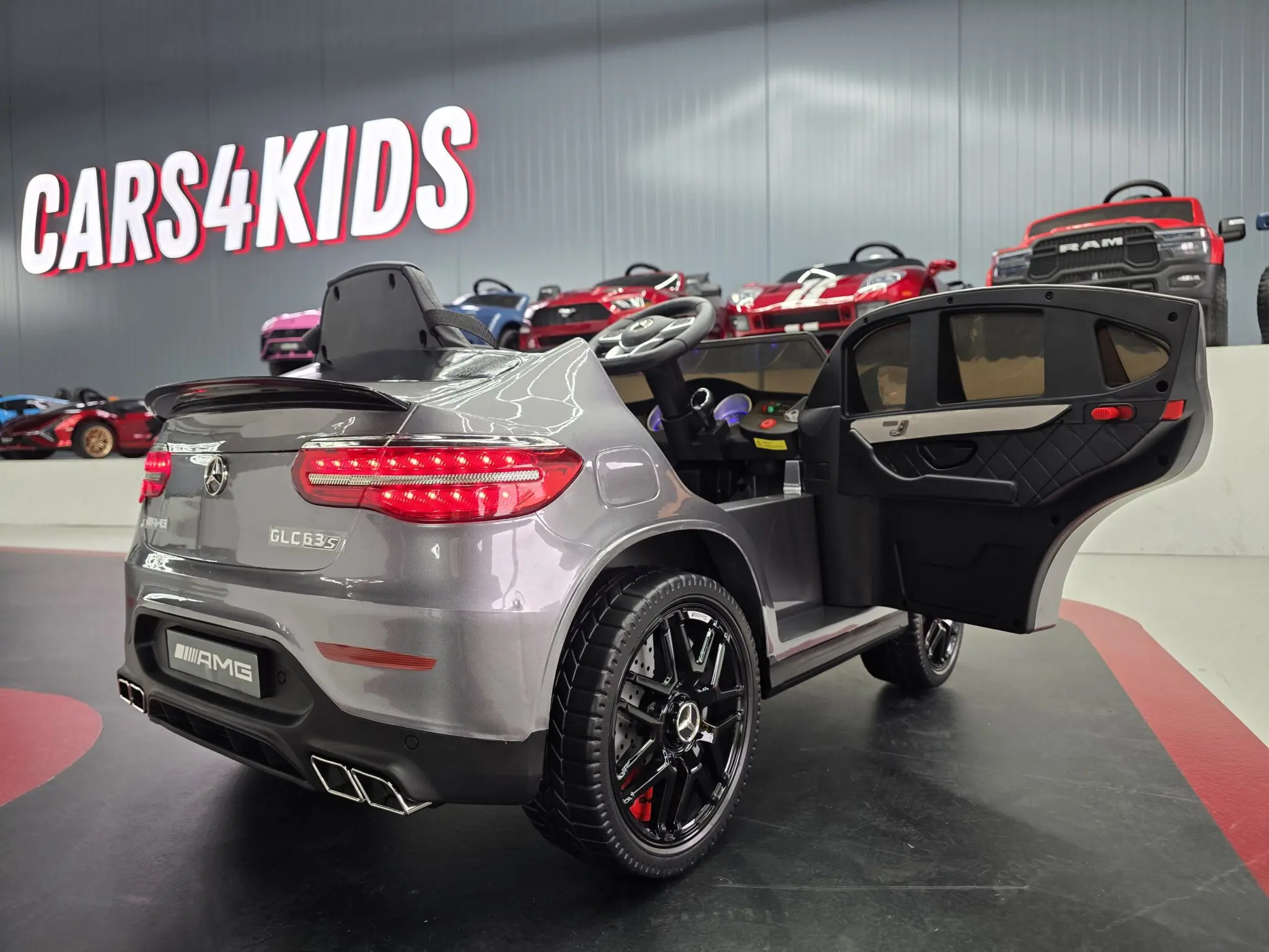 MERCEDES BENZ GLC63 METALLIC SILVER - Imagen 7