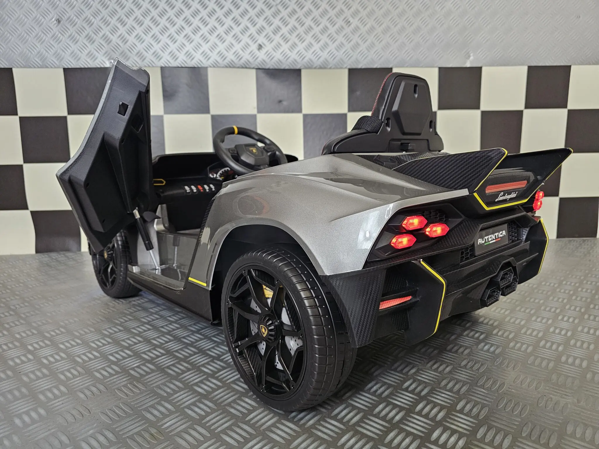 LAMBORGHINI AUTENTICA METALLIC GREY - Imagen 5